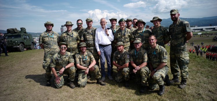 Bundespräsident VDB plauderte mit der Truppe